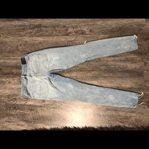 Light Wash/ Jegging/ ripped